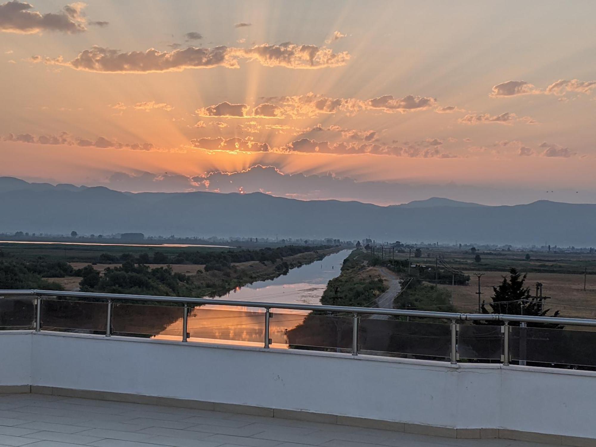 Kunevain Guest House Lezhë 外观 照片